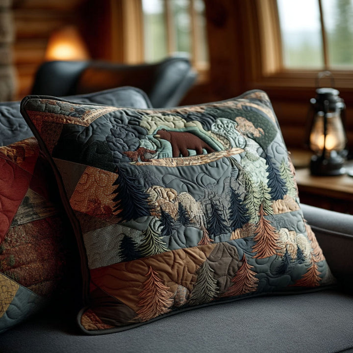 Quilted pillow cover with rustic bear NCU0PT9185